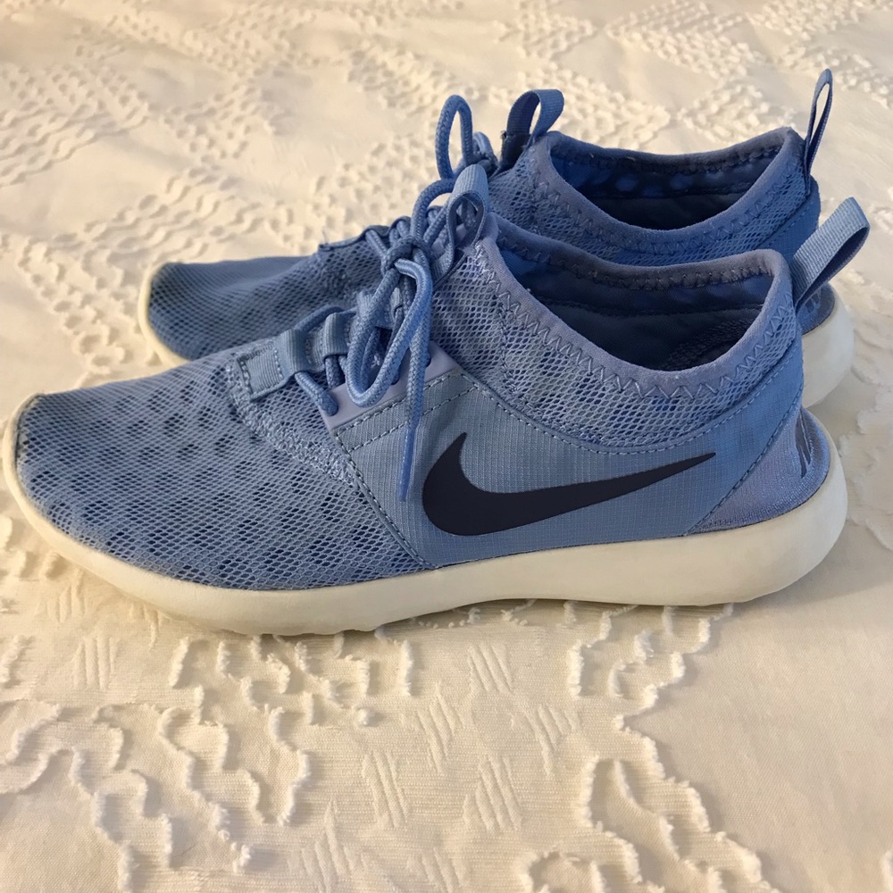 Nike Women’s Shoe Juvenate